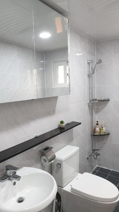 Hongdae Zoe Three Room House โซล ภายนอก รูปภาพ